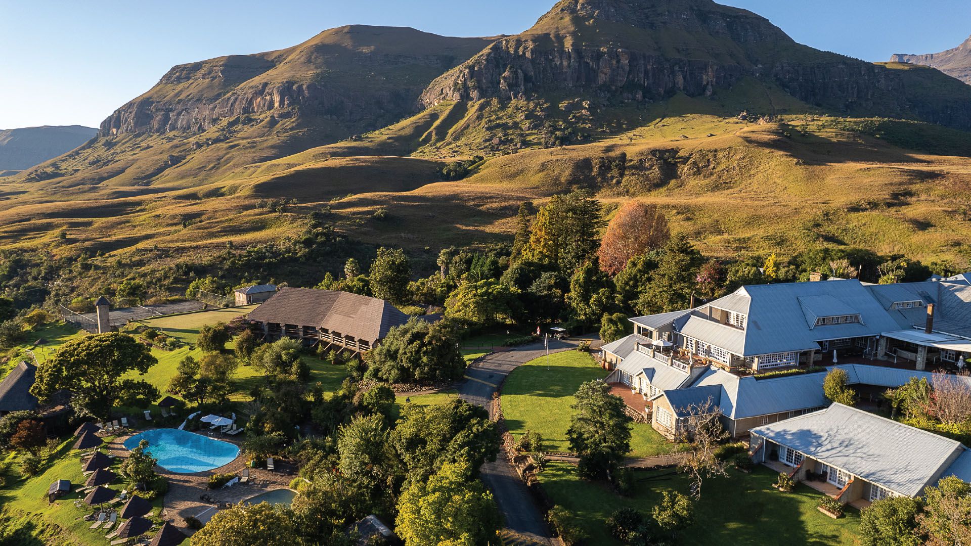 Cathedral Peak Hotel — Winterton