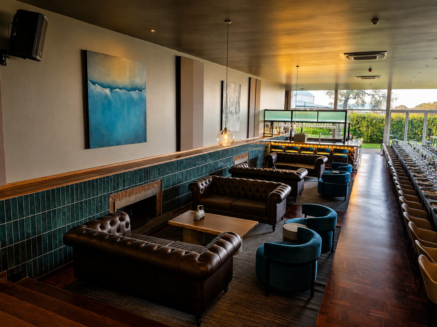 Grand Lounge lounge with Chesterfield sofas