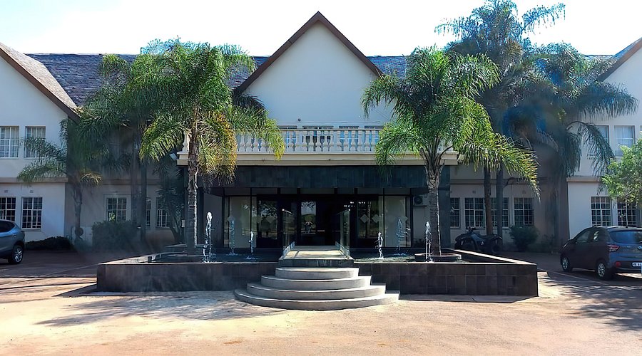 Sundown Country Estate (formerly Sundown Ranch Hotel)